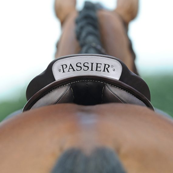 Ein Sattel muss perfekt sitzen, daher ist die Anpassung sehr wichtig, Reitsport Toscaninihof Salzburg, Reiten, Pferde, Sattelservice